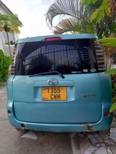 A picture of 2004 Toyota i s t blue