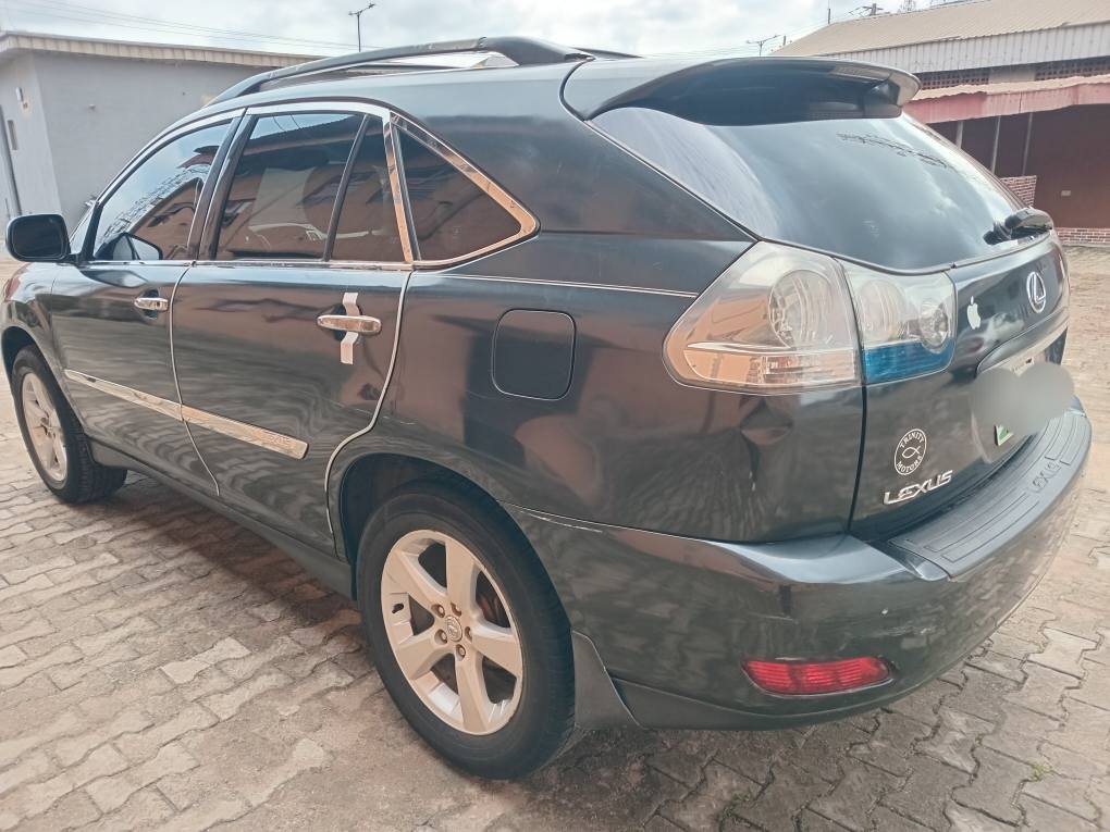 A picture of NEATLY USED Rx 330 LEXUS