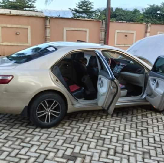 A picture of 2008 Toyota Camry painted Available 4sale or swap Deal Call
