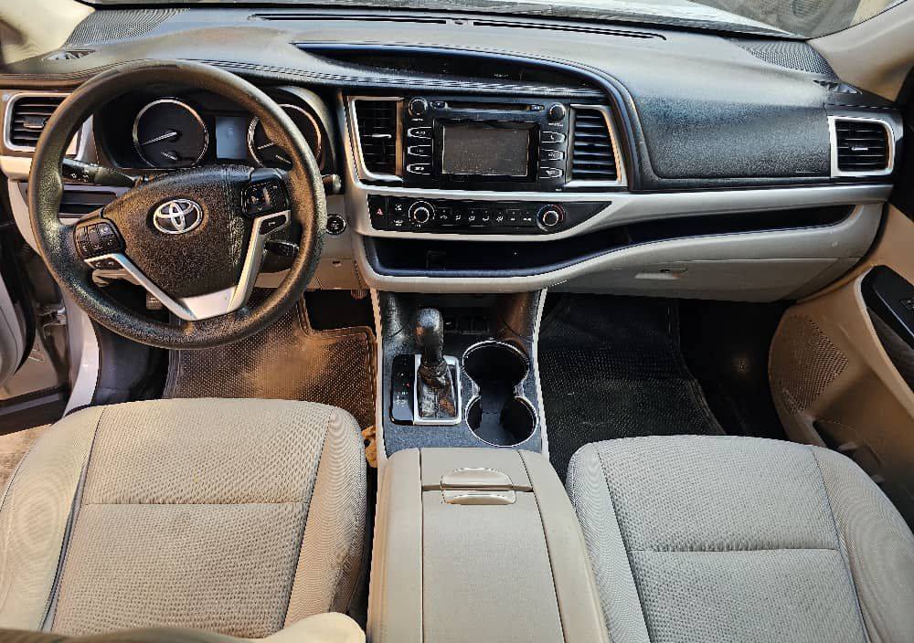 A picture of Toyota Highlander 2016 LE