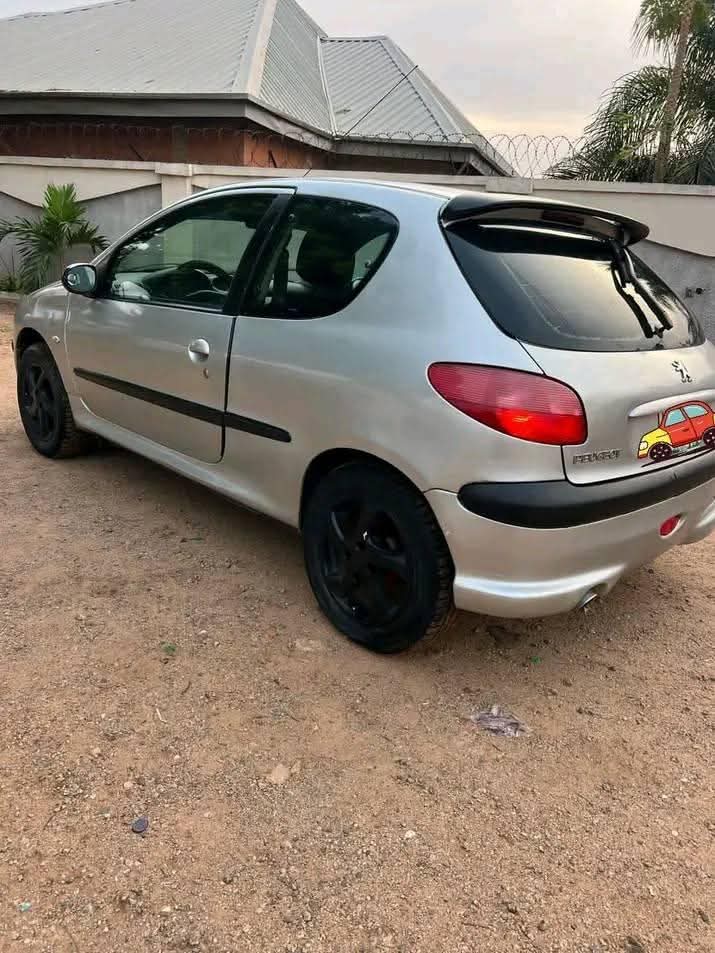 A picture of 2005 Peugeot 206