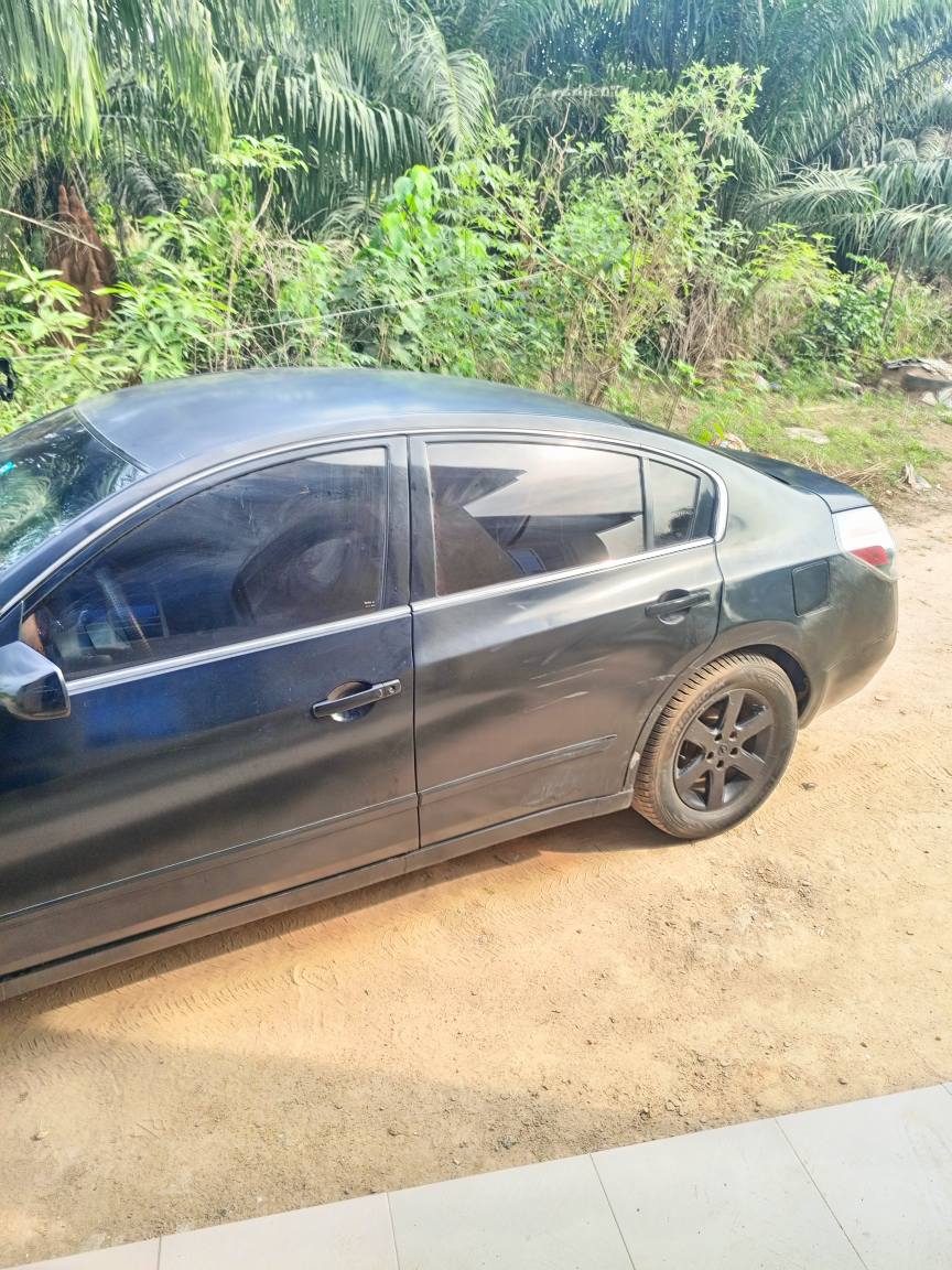 A picture of Urgent sale 2011 Nissan Altima in sharp condition