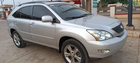 A picture of DEALER MARKET Lexus RX 330 05 2005 Registered First User