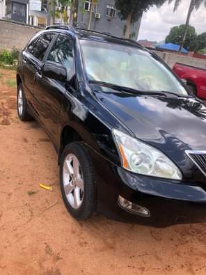 A picture of Lexus Rx 330 Everything is working perfectly fine 6 6