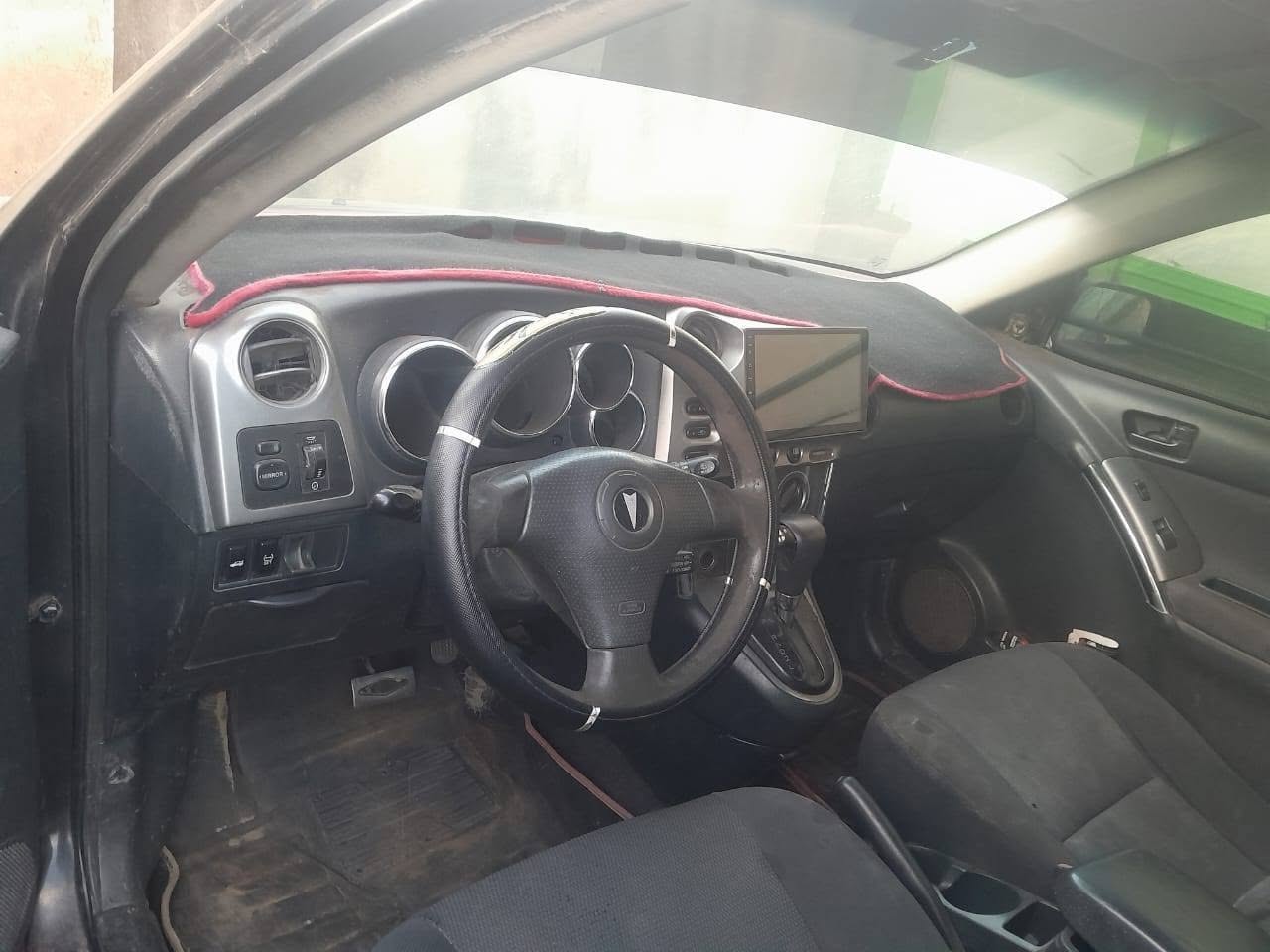 A picture of Pontiac Vibe 2004