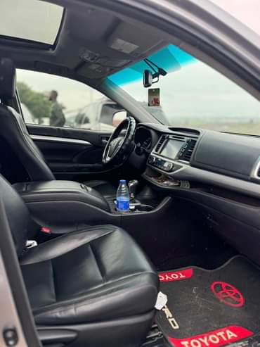 A picture of 1month registered Toyota Highlander Year 2019 Pric 29M Location Abuja