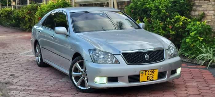 A picture of TOYOTA CROWN BEI...........17.8M