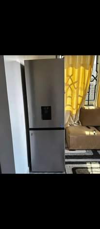 A picture of Friji kubwa Hisense inauzwa laki Saba na elfu hamsini 0677505772