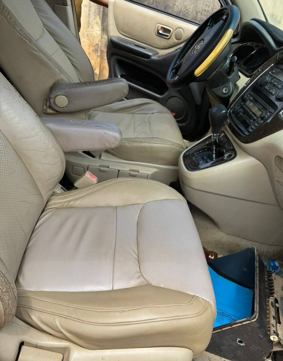 A picture of Toyota Highlander 2004 Model