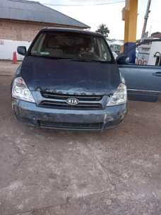 A picture of Kia sedona 2006