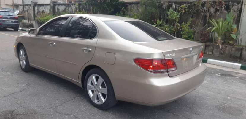 A picture of 2006 Lexus rs330