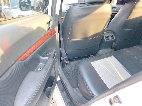 A picture of Subaru legacy 18millions good condition CALL 0786 92 82 59