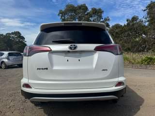 A picture of Toyota Rav4 2015 Auto AWD push Start Pearl White