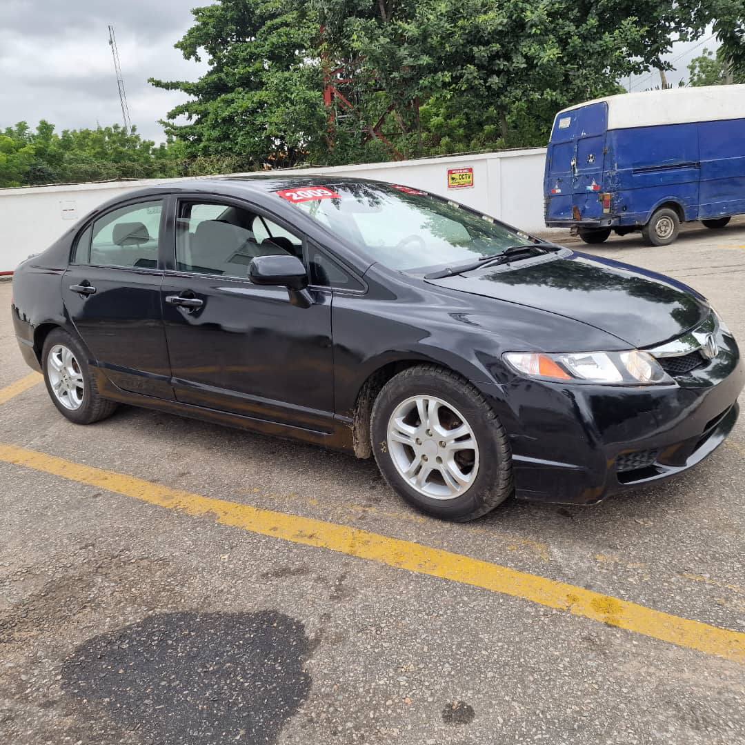 A picture of Honda Civic tokunbo new entry 2009 model
