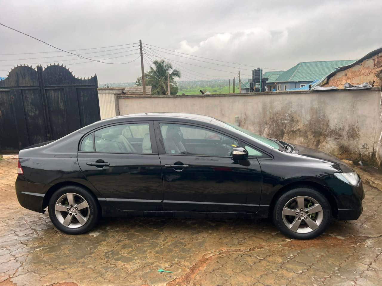 A picture of 2009 super neat registered Honda civic engine and gear is