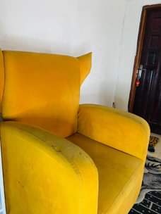 A picture of Sofa chair at 100k