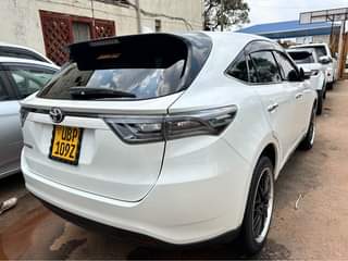 A picture of Toyota harrier model 2014 65M