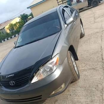 A picture of Toks standard 2004 Toyota Camry with good V6 engine super