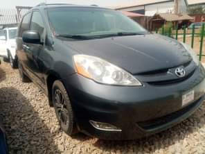 A picture of Belgium standard 2008 model Toyota sienna with duty Location is