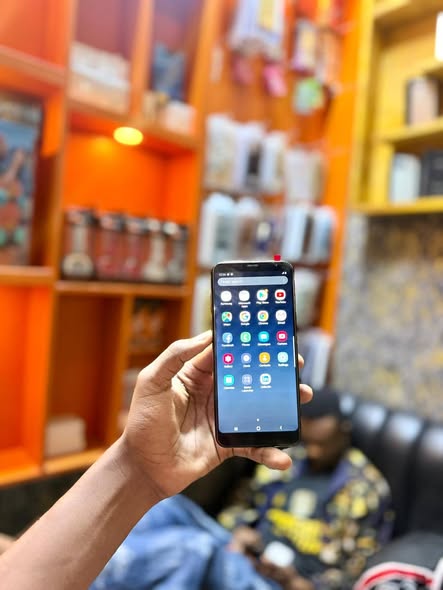 A picture of Samsung golaxy S8
