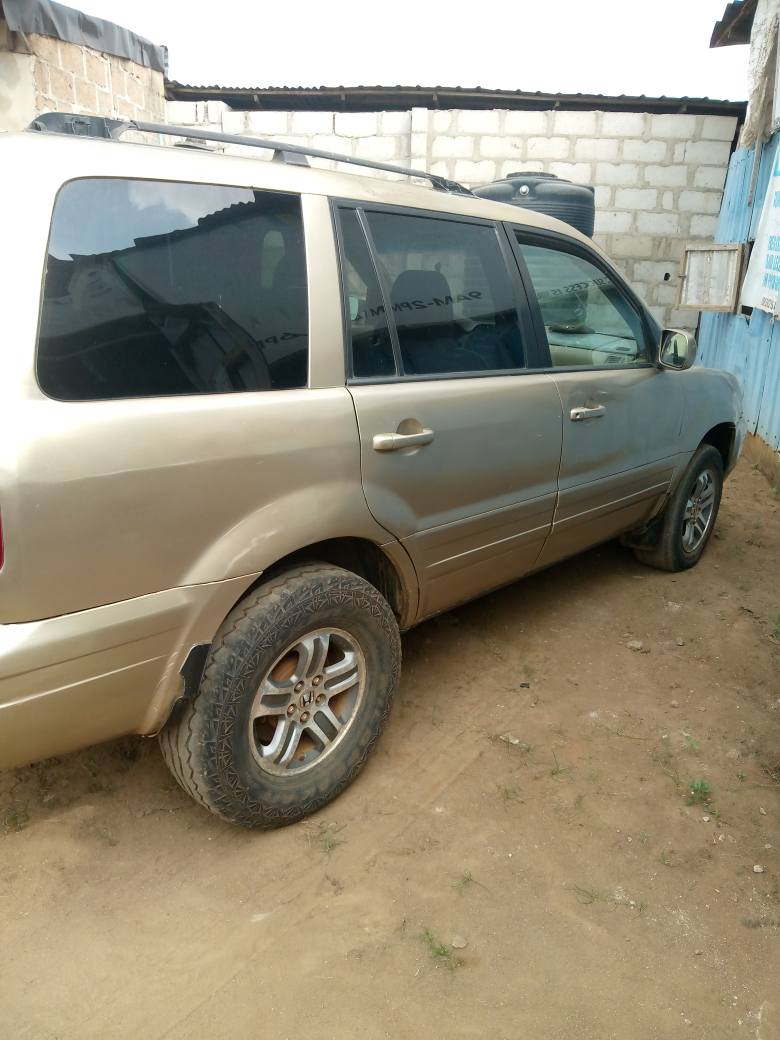 A picture of Honda pilot 05 for sale in ikorodu. 08036708656 08081315628. Engine