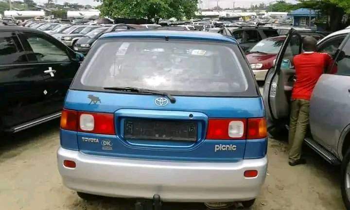 A picture of TOKUNBO TOYOTA PICNICS YEAR MODEL 2008 TRANSMISSION Automatic CONDITION Buy