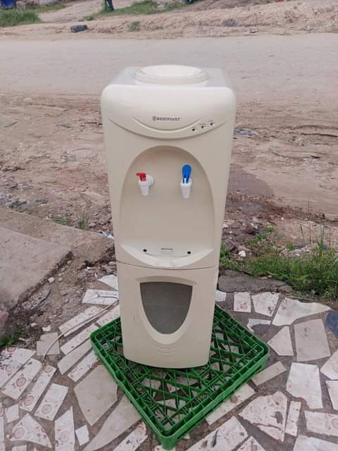 A picture of Water Dispenser West point call 0787063711