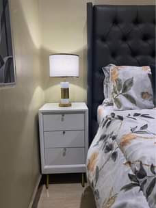 A picture of Hiyo taa na bedside