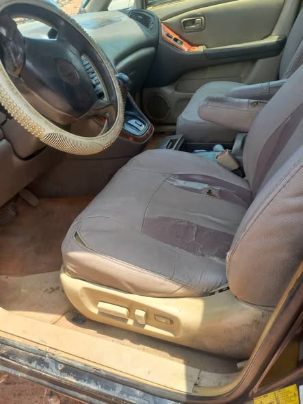 A picture of Smart Lexus RX 300 Just 4U