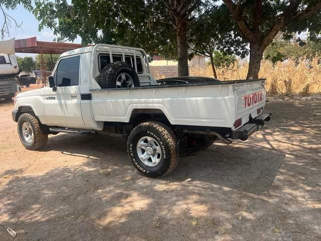 A picture of Toyota Land Cruiser PickUp inauzwa