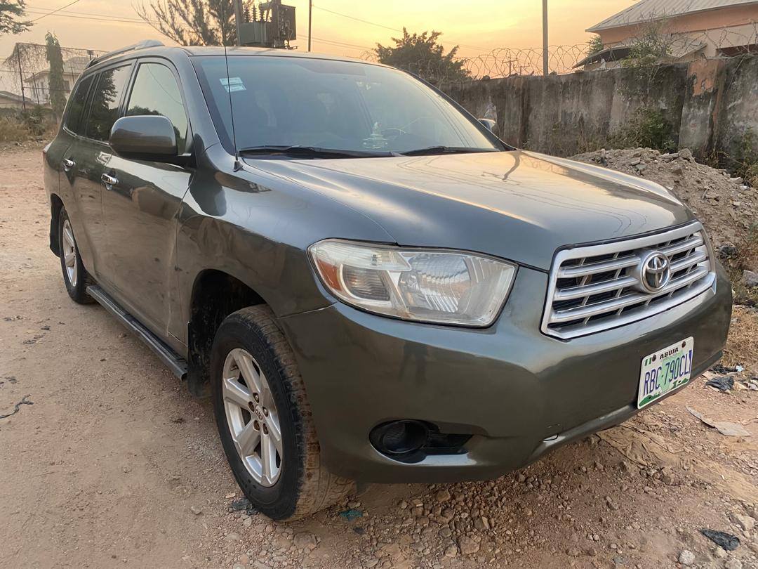 A picture of Very clean 08 Toyota Highlander