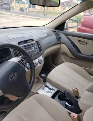 A picture of Hyundai Elantra 08