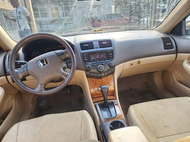 A picture of Honda Accord 2003