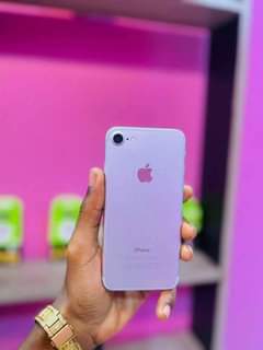 A picture of Iphone 7 plain