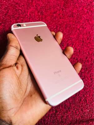 A picture of iPhone 6s 32Gb at 170k