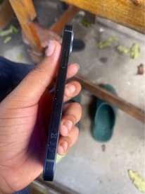 A picture of I phone 12 plain