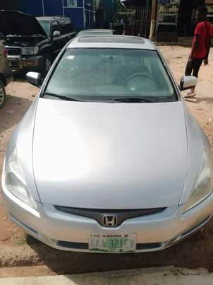 A picture of 2004 Honda Accord 2 doors in very good condition sound