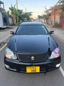 A picture of Toyota crown athletic