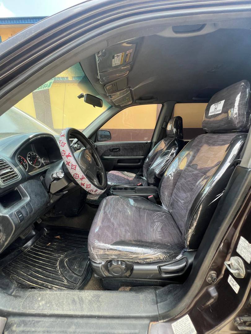 A picture of Honda CRV 2005 model on a good condition