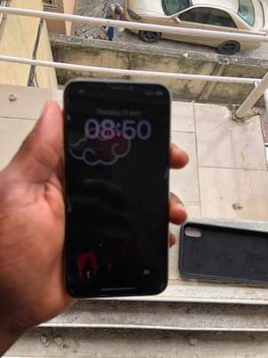 A picture of 64gb IPhone X