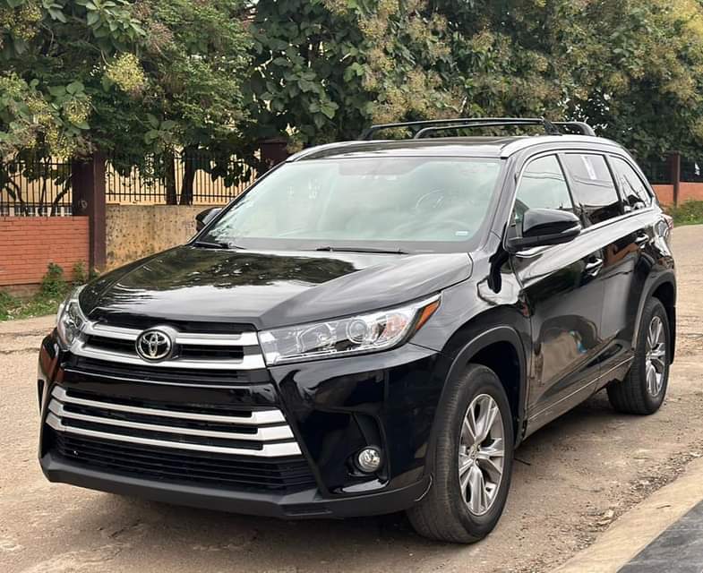A picture of Toyota Highlander 2017
