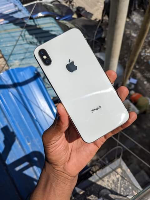 A picture of iPhone X 256Gb