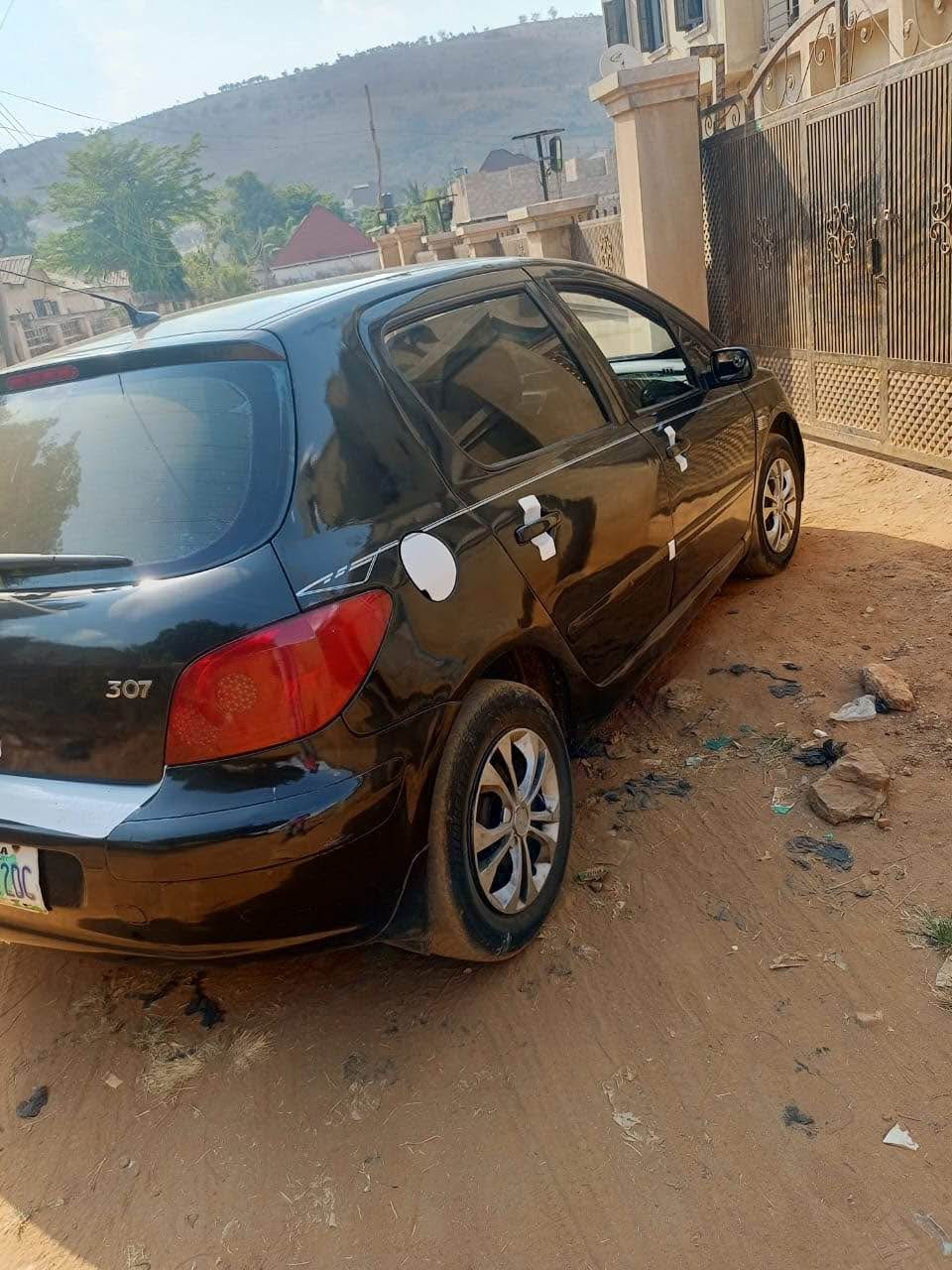 A picture of Neatly used manual 307 with untempered engine nd gear ac