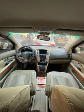 A picture of CLEAN REGISTERED LEXUS RX330 2006 MODEL Nothing to fix buy