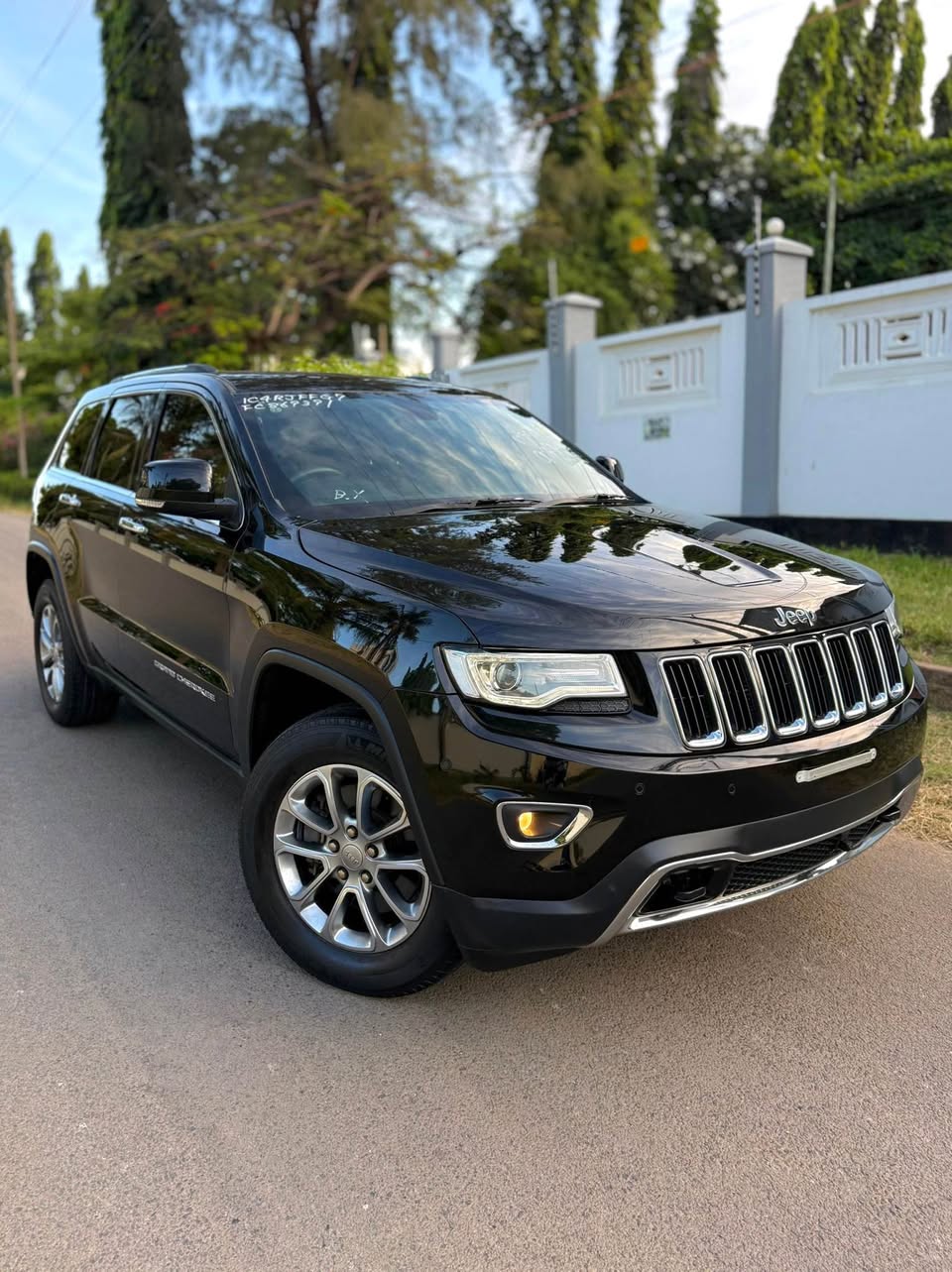 A picture of JEEP GRAND CHEROKEE LIMITED 2016