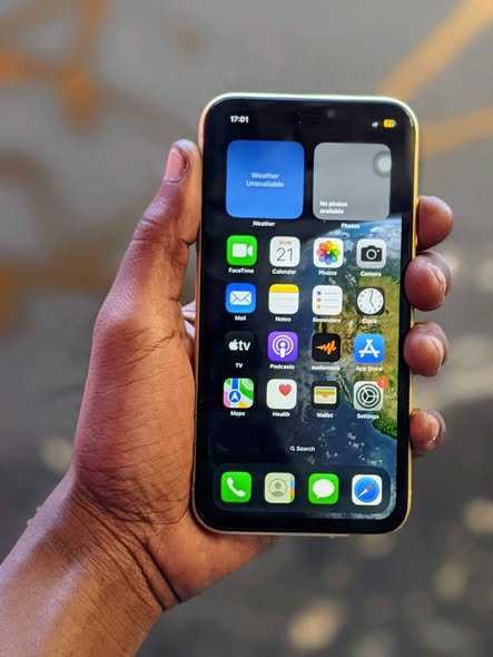 A picture of IPhone 11 Plain BMDM Memory 64GB No Face Bh 100