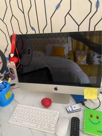 A picture of iMac apple computer