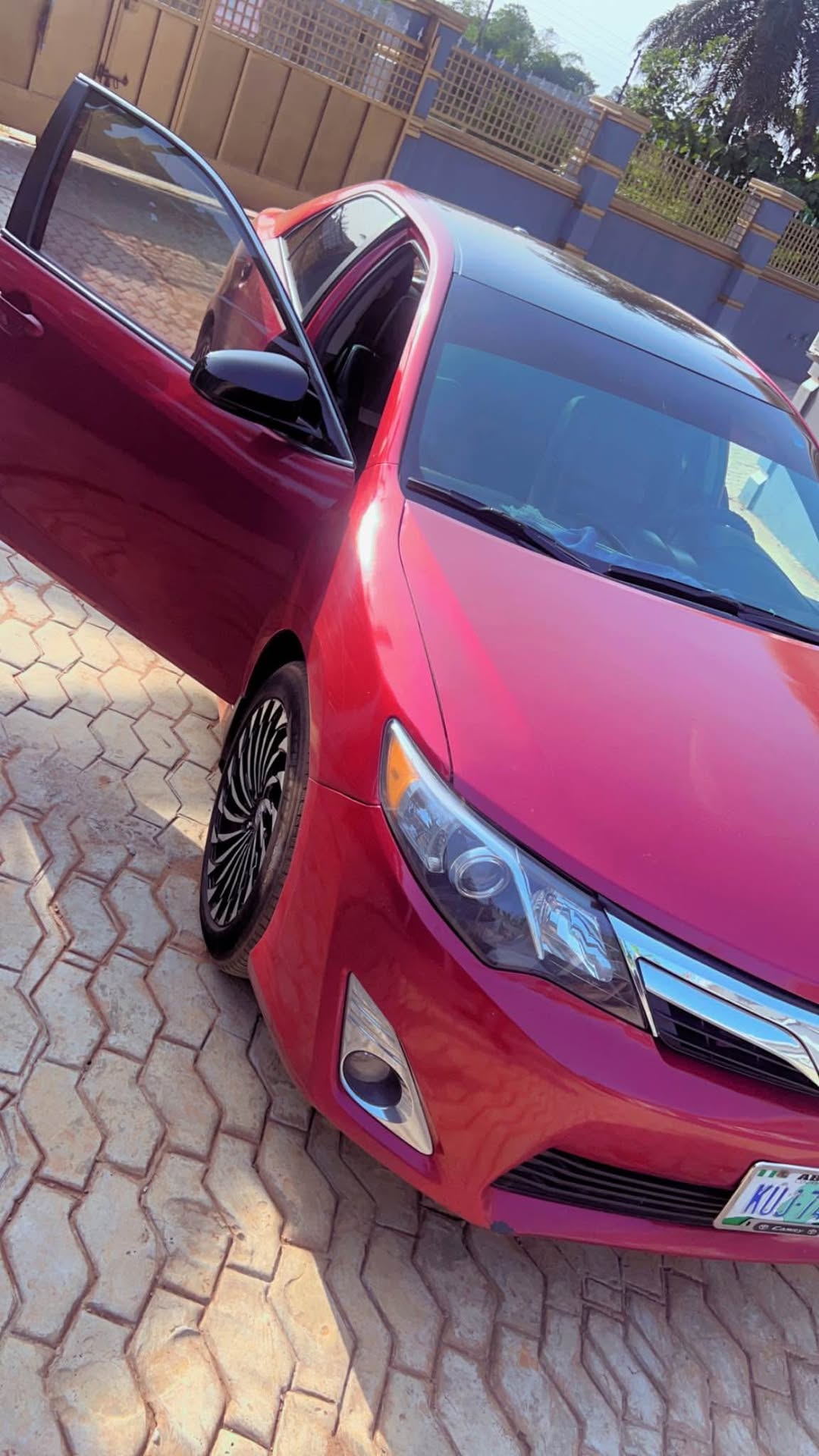A picture of Toyota Camry spider 2013