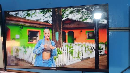 A picture of Hisense tv 32 inches Flemles on sell 350k in banda