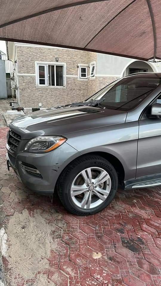 A picture of Few months registered 2013 Ml350 complete first body pan Accident